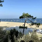 Appartement Les Pieds Dans L'eau, Plage Peirere *