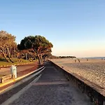 Les Pieds Dans L'eau, Plage Peirere