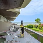 Les Pieds Dans L'eau, Plage Peirere Appartement
