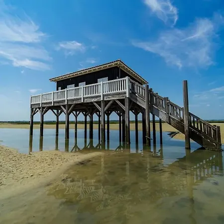 Les Pieds Dans L'eau, Plage Peirere Apartment