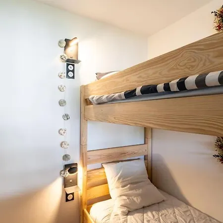 Les Pieds Dans L'eau, Plage Peirere Daire