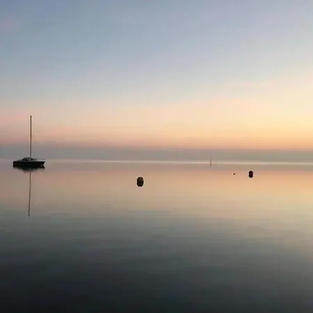 Les Pieds Dans L'eau, Plage Peirere Apartment