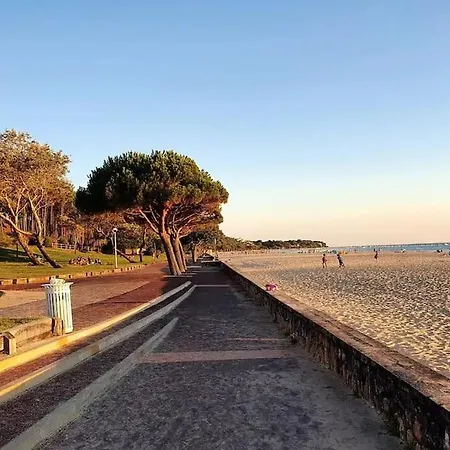 Les Pieds Dans L'eau, Plage Peirere